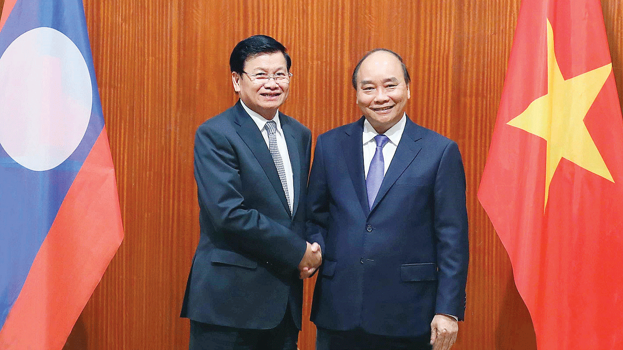 Thủ tướng Nguyễn Xuân Phúc và Thủ tướng Lào Thongloun Sisoulith tại buổi hội đàm (Ảnh: TTXVN) thu tuong nguyen xuan phuc va thu tuong lao thongloun sisoulith tai buoi hoi dam anh ttxvn