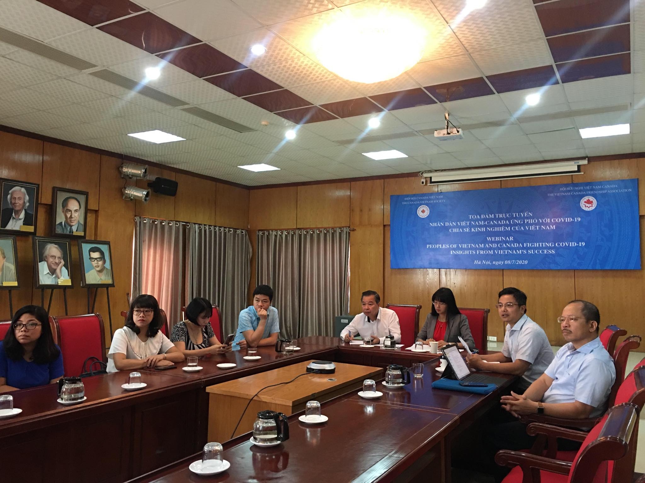 Các đại biểu tham dự tọa đàm trực tuyến tại điểm cầu Hà Nội. cac dai bieu tham du toa dam truc tuyen tai diem cau ha noi