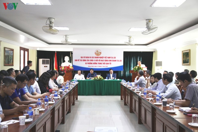 Quang cảnh buổi tọa đàm giữa Đại sứ quán Việt Nam với doanh nghiệp Việt Nam đầu tư kinh doanh tại Lào (Ảnh: VOV) quang canh buoi toa dam giua dai su quan viet nam voi doanh nghiep viet nam dau tu kinh doanh tai lao anh vov