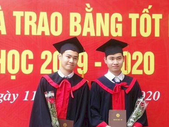 Hai em Khamchaleune Vilyvong và Viengchaleune Vilyvong trong ngày tốt nghiệp (Ảnh: Laoexpress) hai em khamchaleune vilyvong va viengchaleune vilyvong trong ngay tot nghiep anh laoexpress