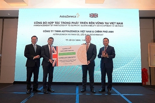 Trao tài trợ 5 hệ thống năng lượng mặt trời cho các cơ sở y tế của Việt Nam (Ảnh: ĐSQ Anh tại Việt Nam) trao tai tro 5 he thong nang luong mat troi cho cac co so y te cua viet nam anh dsq anh tai viet nam