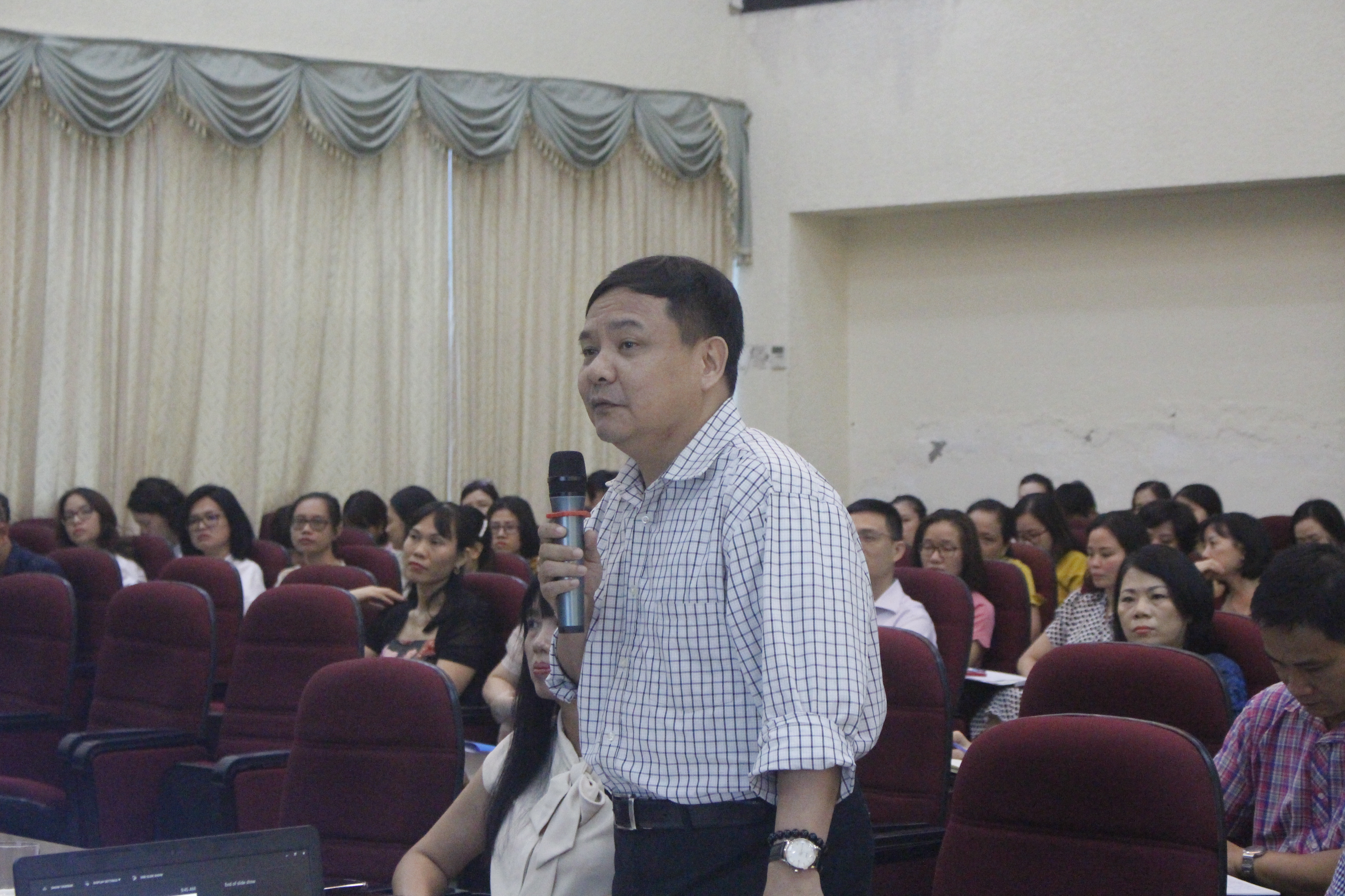 Ông Bùi Văn Nghị - Trưởng Ban châu Mỹ, đề xuất hỗ trợ cho việc xuất bản ấn phẩm sách nhân dịp kỷ niêm 25 năm quan hệ Việt Nam – Hoa Kỳ. ong bui van nghi truong ban chau my de xuat ho tro cho viec xuat ban an pham sach nhan dip ky niem 25 nam quan he viet nam hoa ky