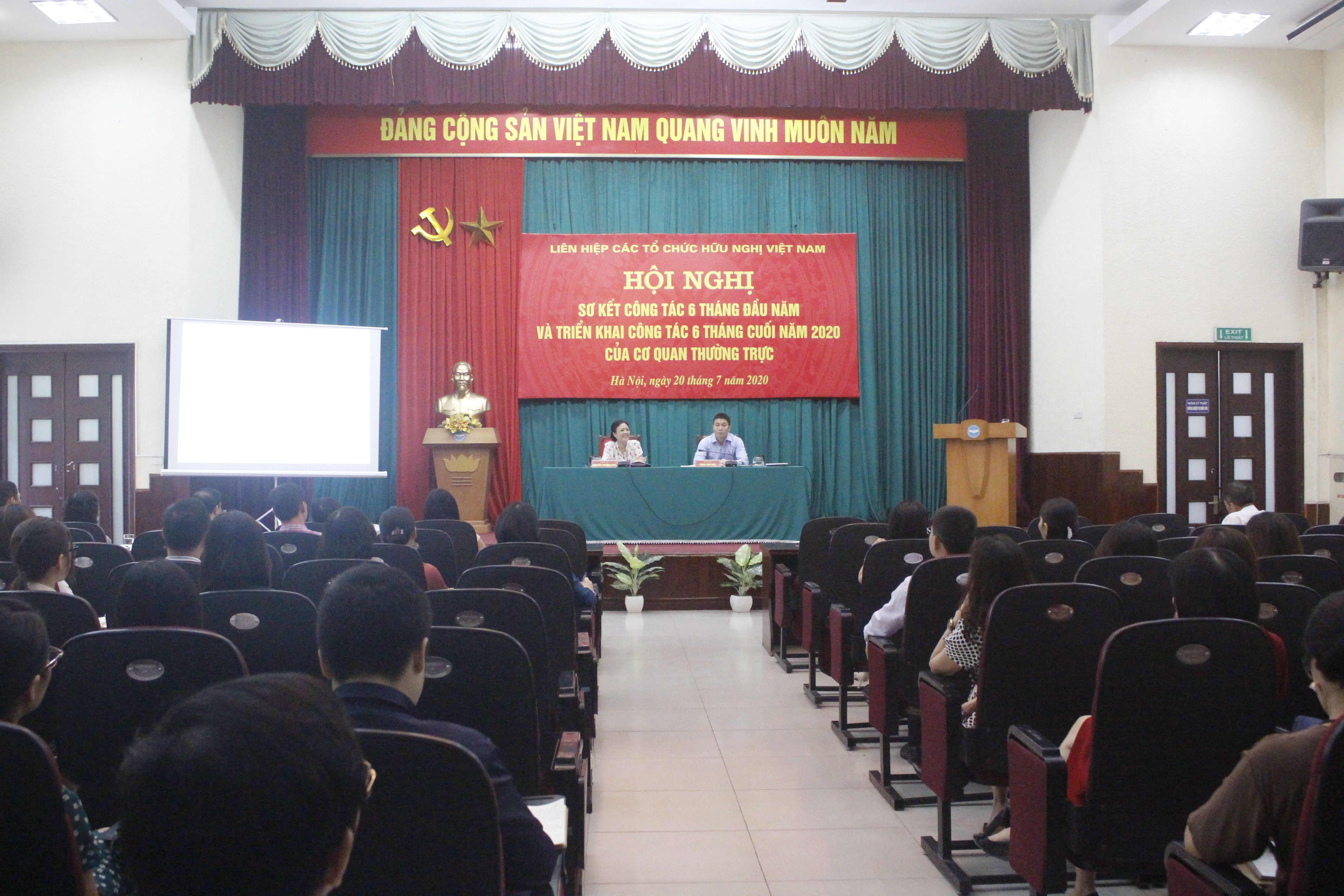 Toàn cảnh hội nghị sơ kết công tác 6 tháng đầu năm và triển khai công tác 6 tháng cuối năm 2020 của cơ quan thường trực. toan canh hoi nghi so ket cong tac 6 thang dau nam va trien khai cong tac 6 thang cuoi nam 2020 cua co quan thuong truc