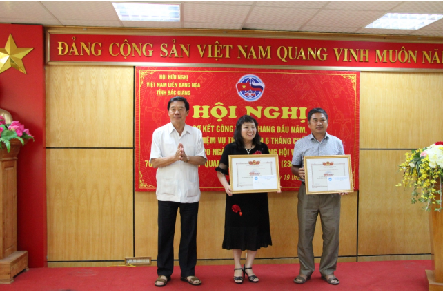 Hội hữu nghị Việt Nga tỉnh Bắc Giang kết nạp thêm 3 thành viên mới hoi huu nghi viet nga tinh bac giang ket nap them 3 thanh vien moi