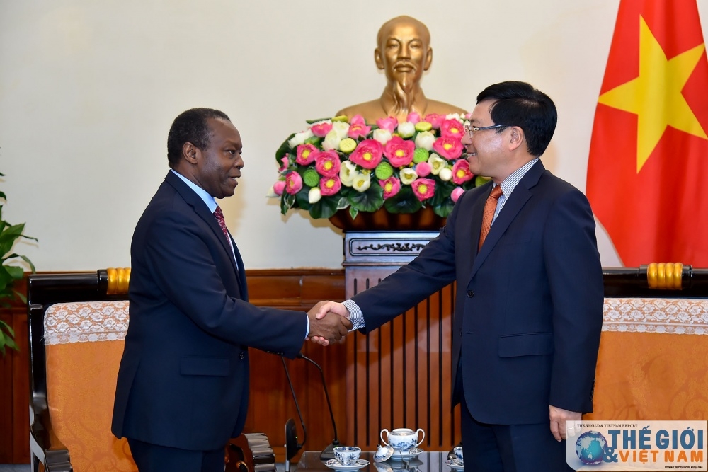 Phó Thủ tướng, Bộ trưởng Ngoại giao Phạm Bình Minh tiếp Đại sứ Angola tại Việt Nam Agostinho Andre de Carvalho Fernandes (Ảnh: Baoquocte) pho thu tuong bo truong ngoai giao pham binh minh tiep dai su angola tai viet nam agostinho andre de carvalho fernandes anh baoquocte