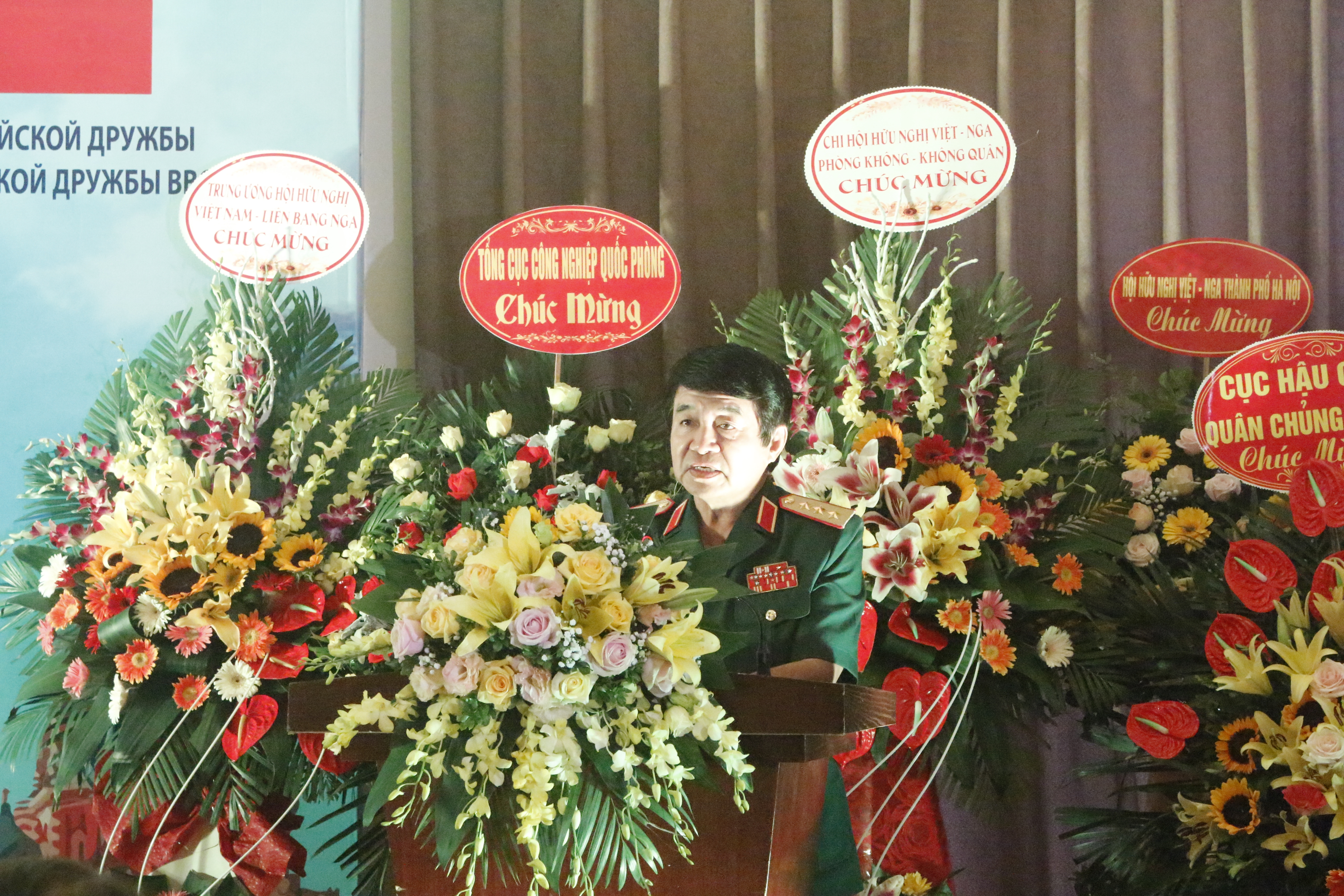 Trung tướng Phạm Tuân Mối quan hệ Việt Nam Liên bang Nga có từ Trái Đất trên bầu trời dưới biển và bây giờ là trong vũ trụ trung tuong pham tuan moi quan he viet nam lien bang nga co tu trai dat tren bau troi duoi bien va bay gio la trong vu tru