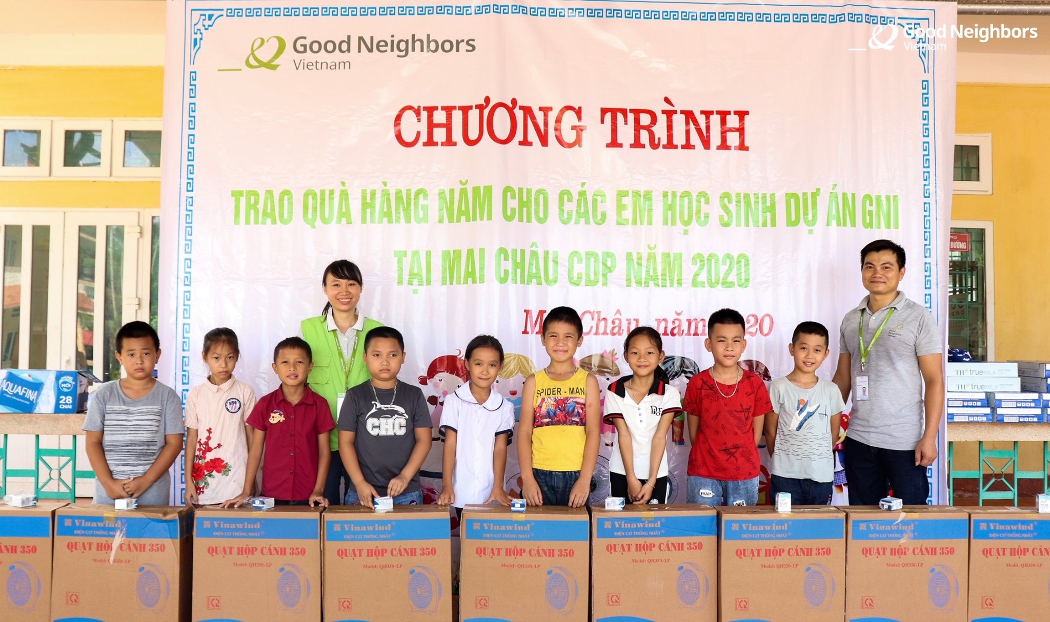 1.143 trẻ bảo trợ ở các xã Bao La và Xăm Khòe của huyện Mai Châu. 1143 tre bao tro o cac xa bao la va xam khoe cua huyen mai chau