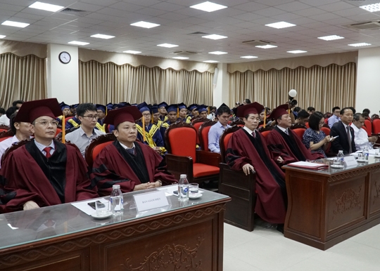 Quang cảnh buổi lễ tốt nghiệp (Ảnh: Đại học Y Dược Thái Bình) quang canh buoi le tot nghiep anh dai hoc y duoc thai binh