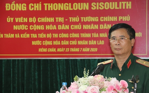 Thiếu tướng Nguyễn Quốc Dũng, Tư lệnh Binh đoàn 11 báo cáo tình hình thi công công trình Nhà Quốc hội Lào mới (Ảnh: Baonhandan) thieu tuong nguyen quoc dung tu lenh binh doan 11 bao cao tinh hinh thi cong cong trinh nha quoc hoi lao moi anh baonhandan