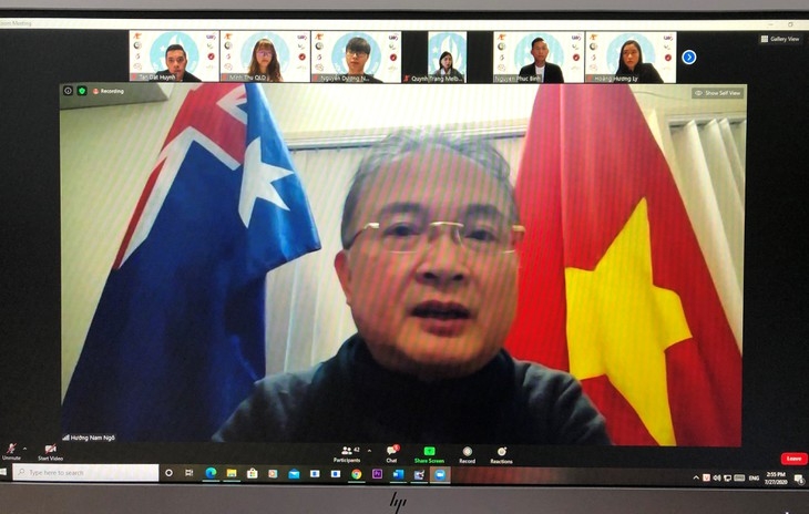 Đại sứ Việt Nam tại Australia Ngô Hướng Nam tham dự đại hội trực tuyến của sinh viên Việt Nam tại Australia (Ảnh: VOV) dai su viet nam tai australia ngo huong nam tham du dai hoi truc tuyen cua sinh vien viet nam tai australia anh vov