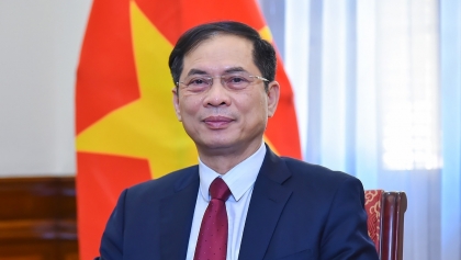越南外交部长裴青山向中国外交部长秦刚致贺电