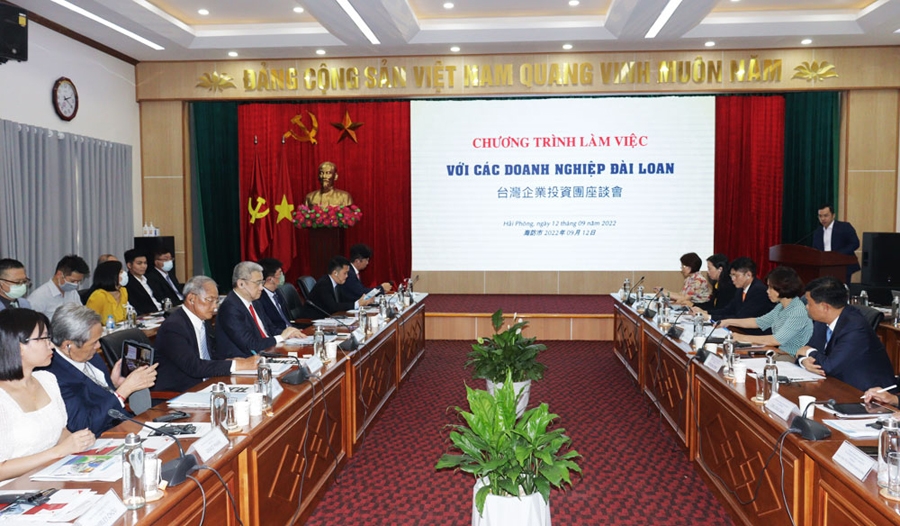中国台湾企业考察海防市的投资环境