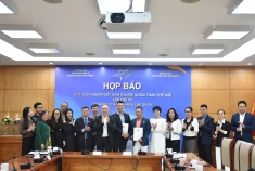 第七届旅外越南人高尔夫锦标赛吸引近100名选手参加