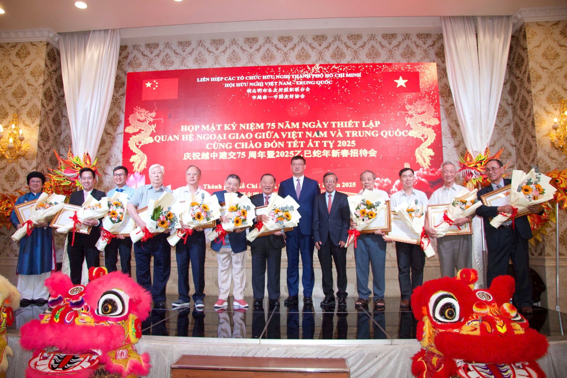 胡志明市举行越中建交75周年庆祝活动 胡志明市举行越中建交75周年庆祝活动