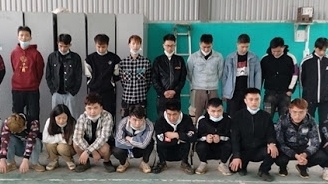 将非法入境越南的22名中国人送到医学隔离区