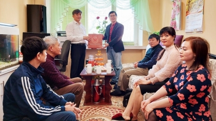 帮助旅居赫尔松州和尼古拉耶夫州越南人度过疫情难关，促使生计模式转变