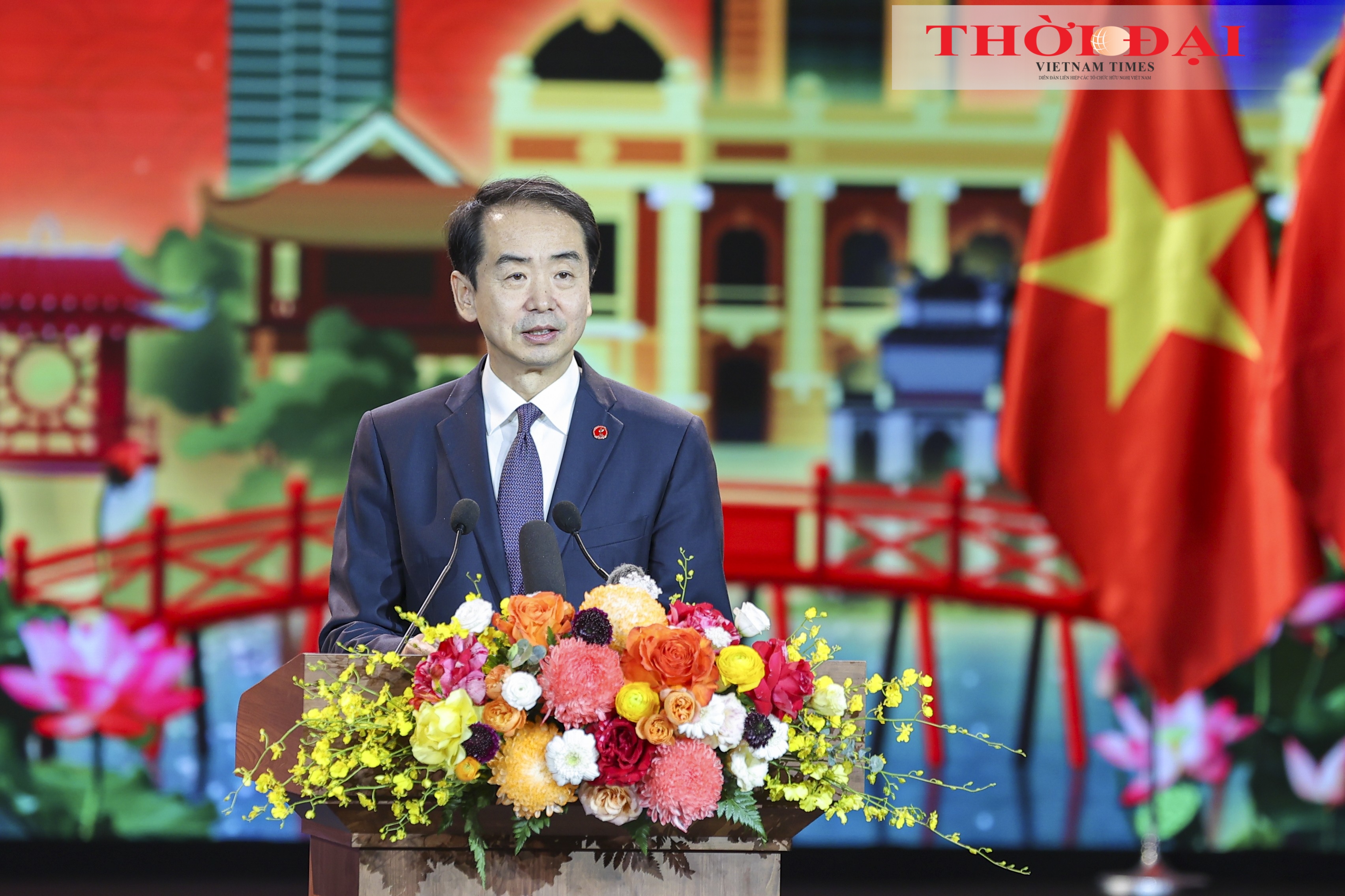 中国驻越南大使何炜在活动中发言。 中国驻越南大使何炜在活动中发言。