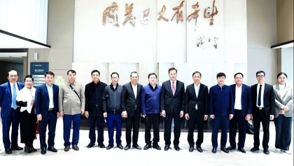 兴安省加强与中国各地合作