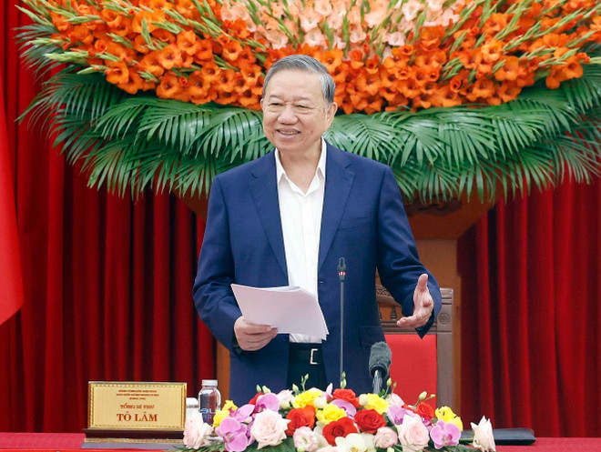 vna-potal-tong-bi-thu-lam-viec-voi-cac-to-bien-tap-tong-ket-100-nam-dang-lanh-dao-cach-mang-viet-nam-8620124.jpg