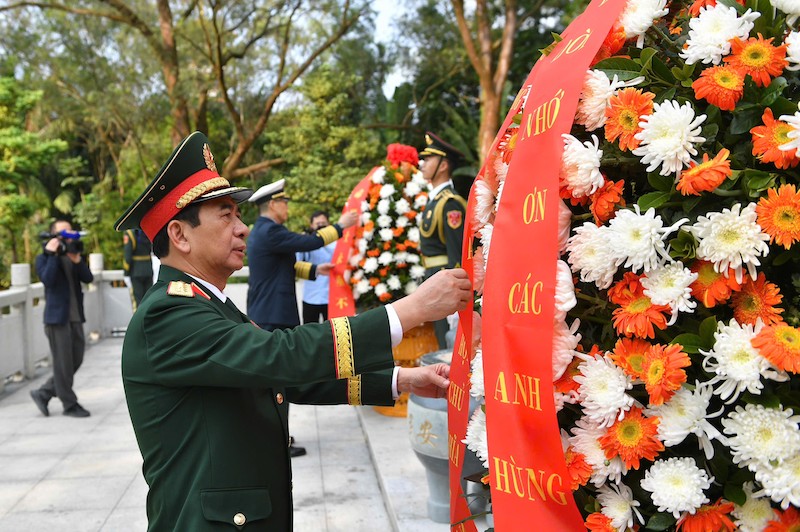 越中第十次边境国防友好交流活动在中国举行 Bộ trưởng Phan Văn Giang và Đoàn đại biểu Việt Nam sang Trung Quốc dự giao lưu -3