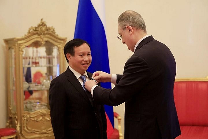 Bản in : 越南驻俄罗斯大使吴德孟荣获俄罗斯“友谊”勋章 | Vietnam+ (VietnamPlus) Bản in : 越南驻俄罗斯大使吴德孟荣获俄罗斯“友谊”勋章 | Vietnam+ (VietnamPlus)