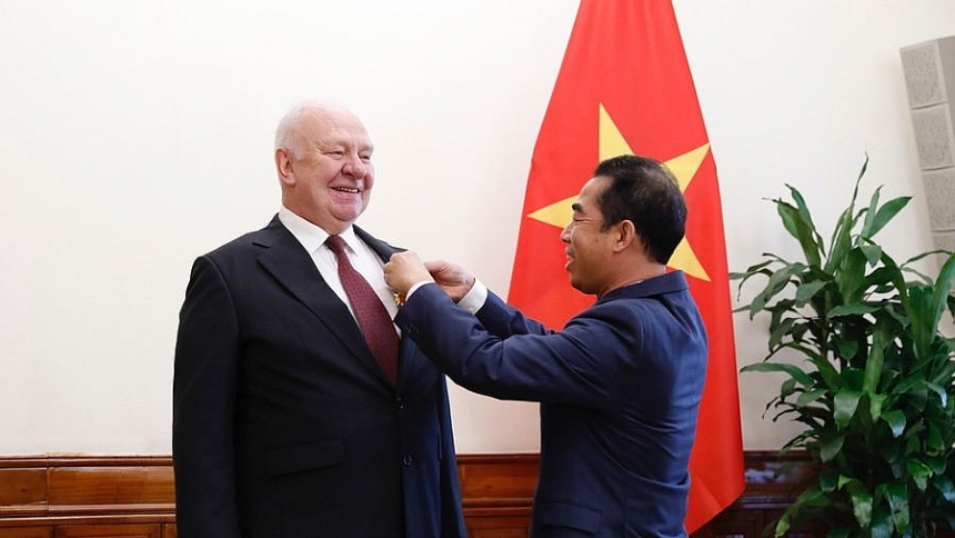 Bản in : 越南风土人情给俄罗斯驻越大使留下深刻的印象 Bản in : 越南风土人情给俄罗斯驻越大使留下深刻的印象