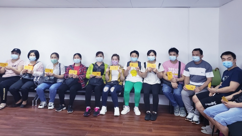 为因疫情遇到困难的在澳门越南人提供50份礼物 为因疫情遇到困难的在澳门越南人提供50份礼物
