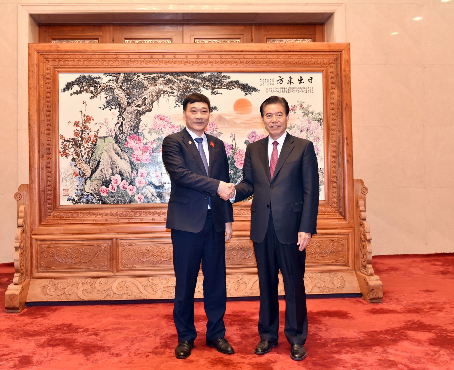 Bản in : 越南国会经济委员会主任武红青会见中国人大财政经济政委员会主任钟山 | Vietnam+ (VietnamPlus)