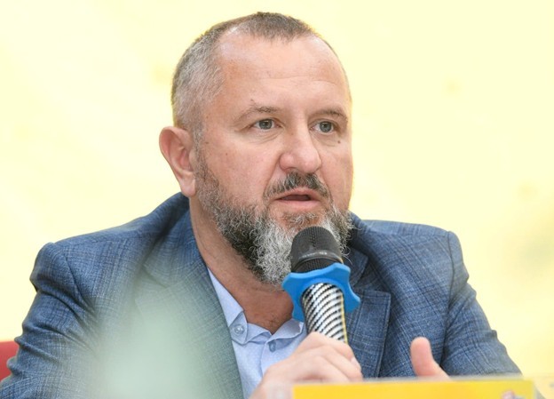 Number One在“坚韧激情”奖中彰显赋能精神 Ông Andrzej Tomasz Bialasiewicz - Tổng Giám đốc Marketing Công ty TNHH SX-TM-DV Number One phát biểu
