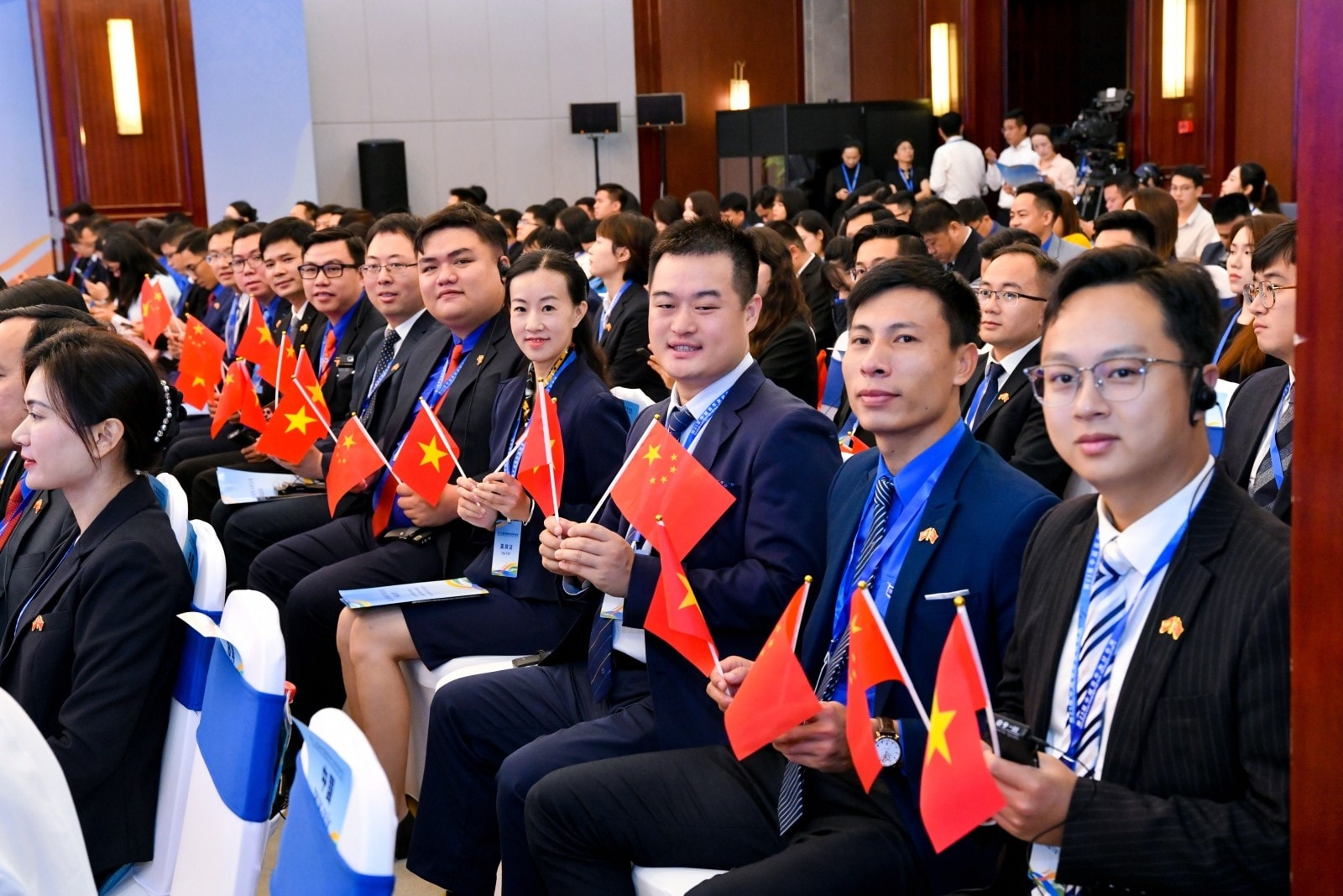 100名中国青年代表将于4月12日至18日访问越南并开展交流活动 100名中国青年代表将于4月12日至18日访问越南并开展交流活动