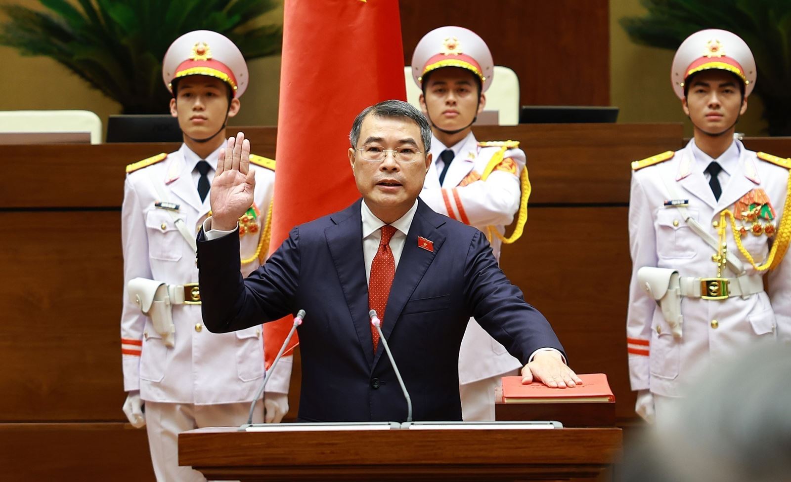 黎明兴同志当选越南新一任政府总理 黎明兴同志当选越南新一任政府总理