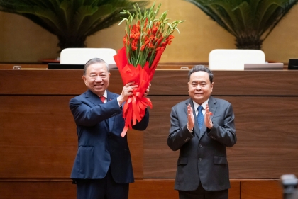 中共中央总书记、国家主席习近平祝贺苏林总书记当选国家主席