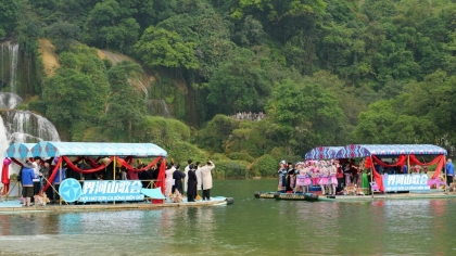 越中边境河上民歌联欢会在高平-崇左举行