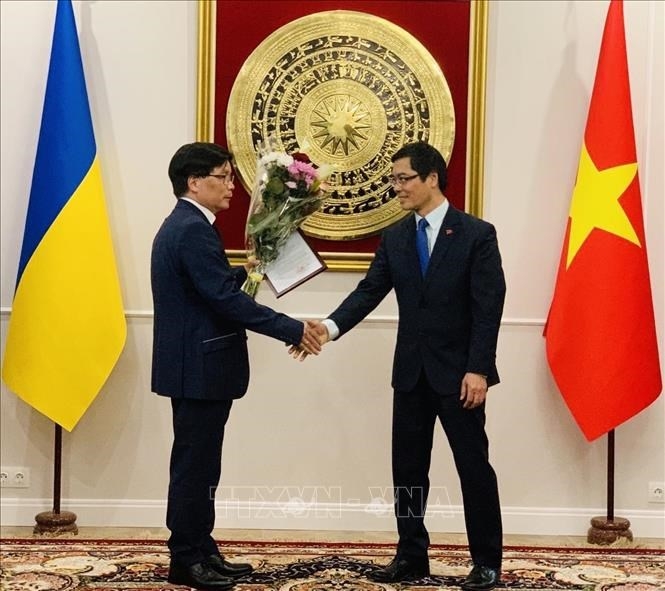 Bản in : 越乌友好协会秘书长阮文卿被任命为越南驻乌克兰敖德萨名誉领事 | Vietnam+ (VietnamPlus)