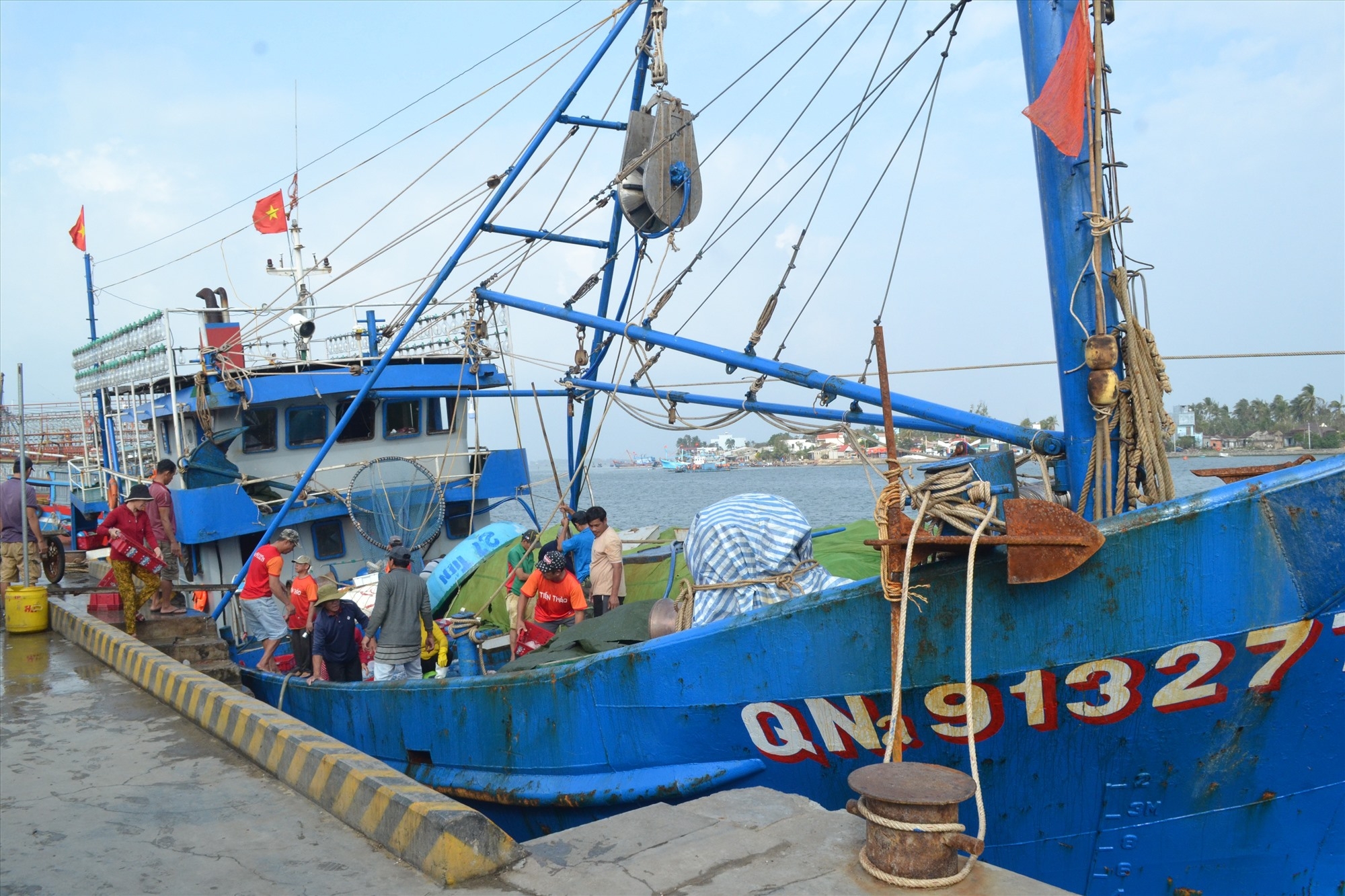 Bản in : 维护海岛安全 打击非法捕捞 | Vietnam+ (VietnamPlus)
