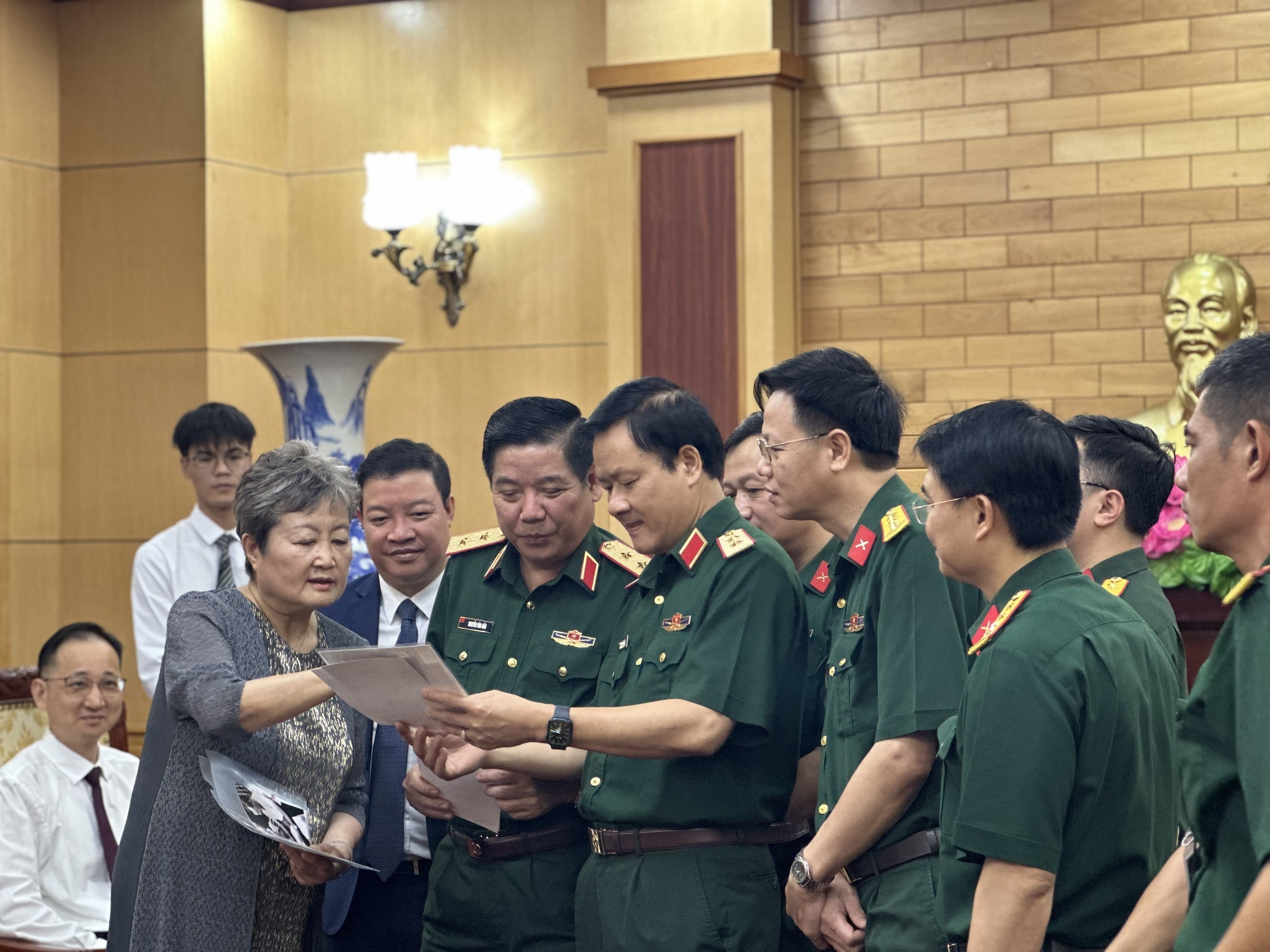 中国顾问团亲属为增进越中两国两军和人民的紧密联系做出贡献 中国军事顾问团亲属为增进越中两国两军和人民的紧密联系做出贡献