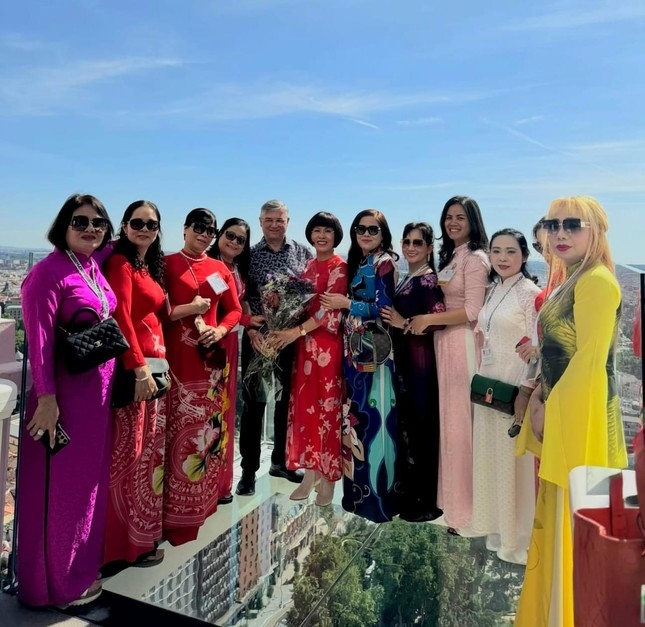 越侨代表团首次出席全球妇女峰会 越侨代表团首次出席全球妇女峰会