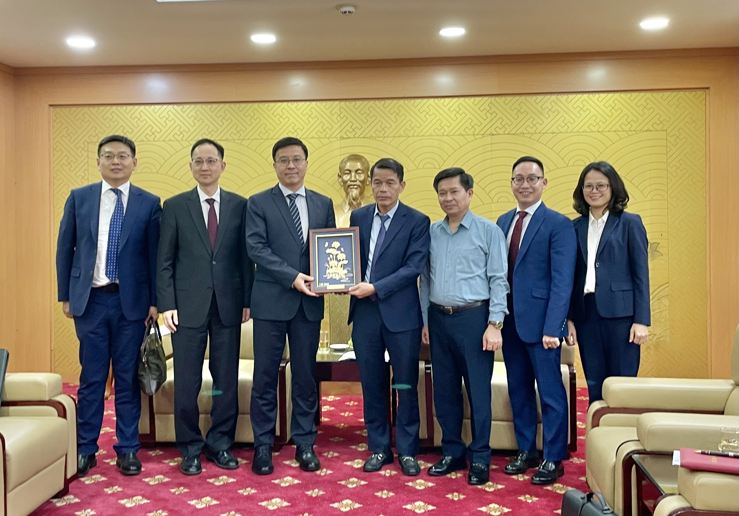 武清梅同志会见中共中央对外联络部代表团 武清梅同志会见中共中央对外联络部代表团