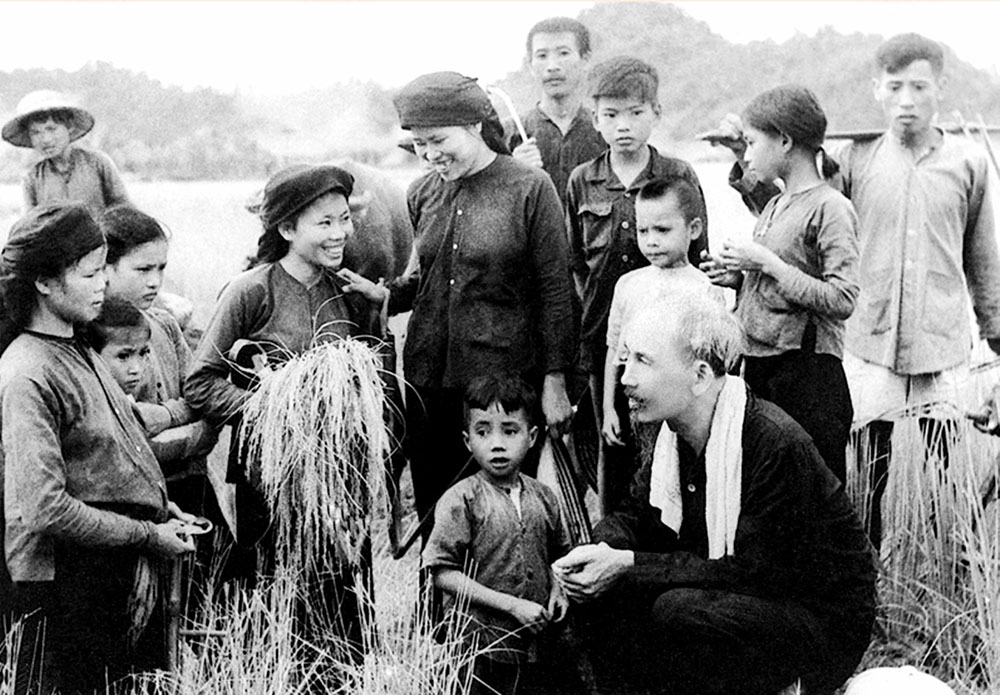 纪念胡志明主席诞辰134周年：在以色列越南留学生学习胡伯伯榜样心系祖国家乡