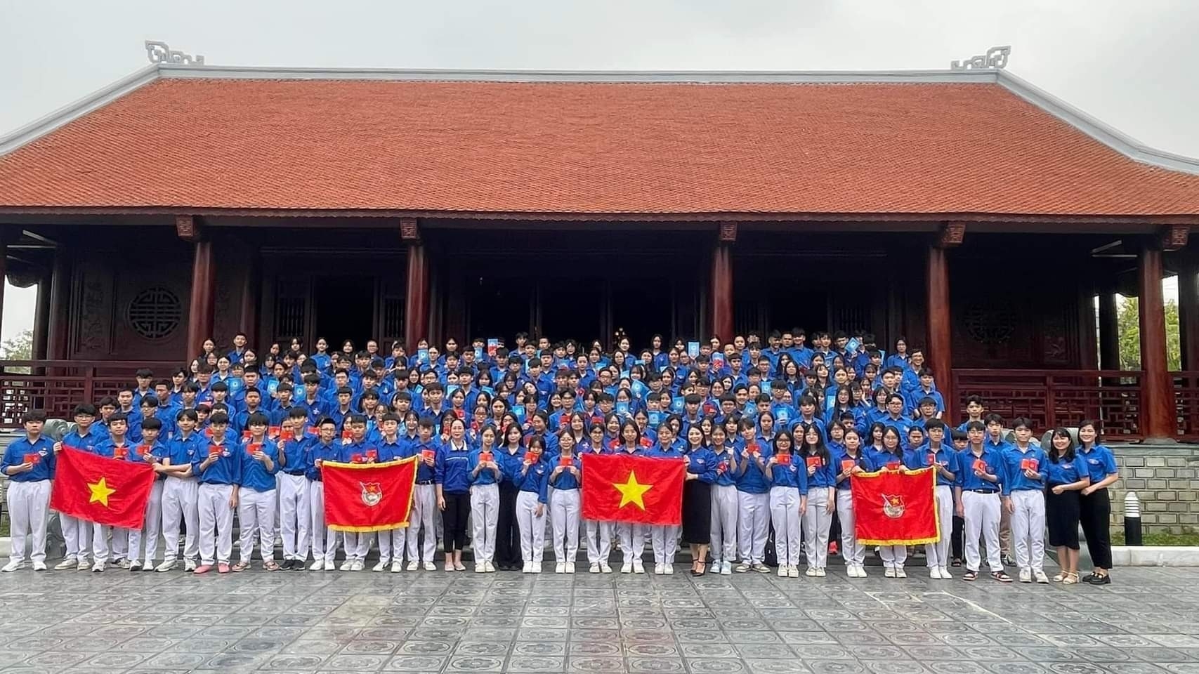 是老街省干部、党员和各族人民坚实的精神支点——向年轻一代教育革命理想和传统的红色旅游地点。