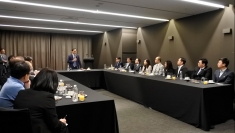 越南外交部长裴青山会见旅韩越侨企业家和知识分子