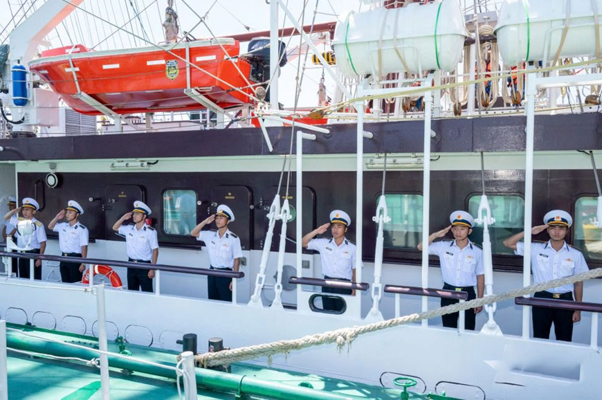“黎贵惇”号286号帆船及越南人民海军工作代表团启程前往中国和菲律宾开展交流活动 “黎贵惇”号286号帆船及越南人民海军工作代表团启程前往中国和菲律宾开展交流活动