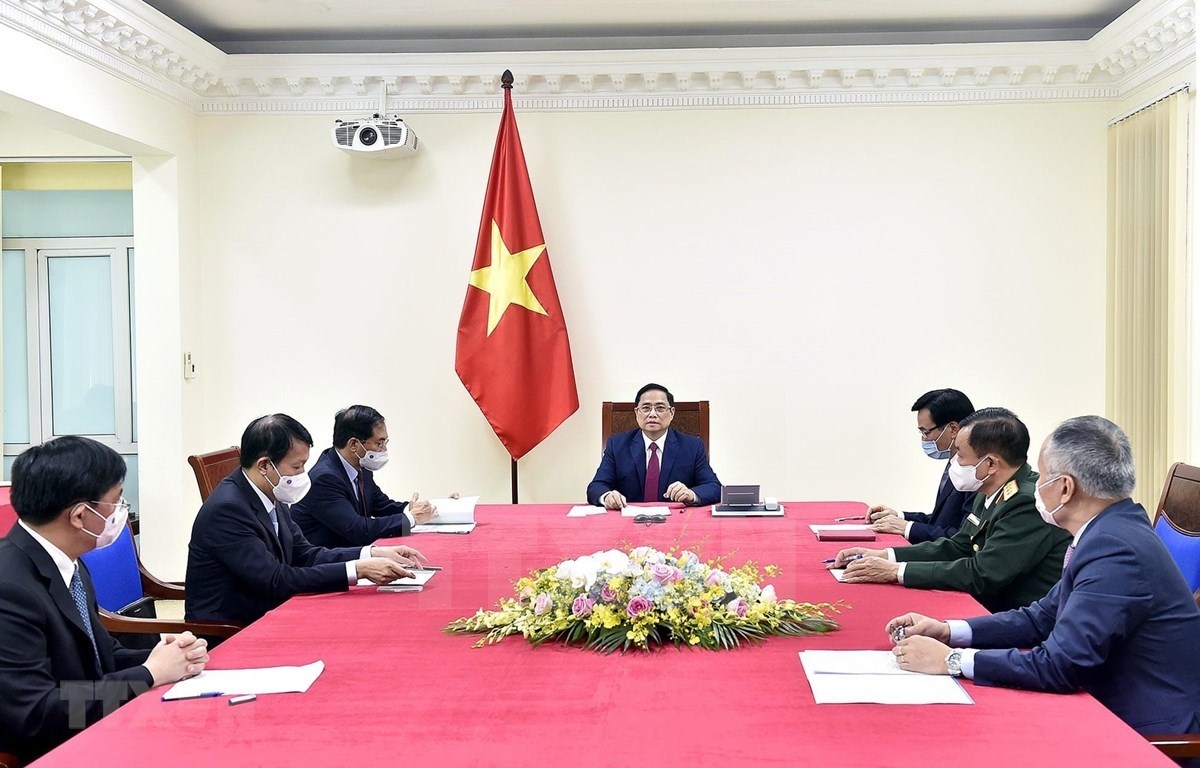 越南政府总理范明政与中国国务院总理李克强通电话(图:越通社) 越南政府总理范明政与中国国务院总理李克强通电话(图:越通社)
