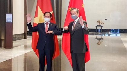 越中两国外长举行会谈 为东海问题寻找基本和长久的措施
