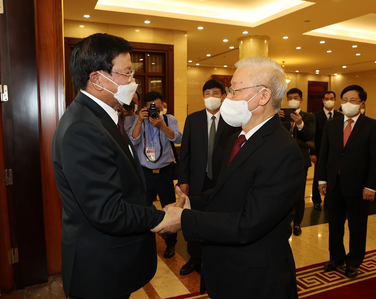 越共中央总书记阮富仲与老挝人民革命党总书记、国家主席通伦举行会谈 越共中央总书记阮富仲与老挝人民革命党总书记、国家主席通伦举行会谈