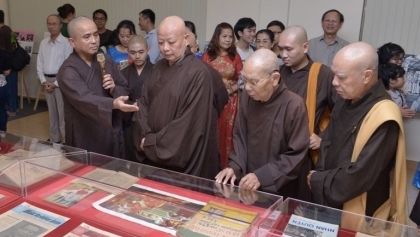题为'结成一座莲花台'的佛教新闻资料展