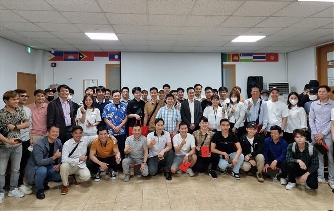 Bản in : 提高在韩国昌原市越南劳工的法律知识 | Vietnam+ (VietnamPlus)