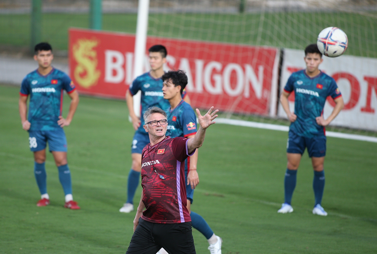 Bản in : 越南男足与中国香港男足友谊赛：越南获胜并测试新球风的机会 | Vietnam+ (VietnamPlus)