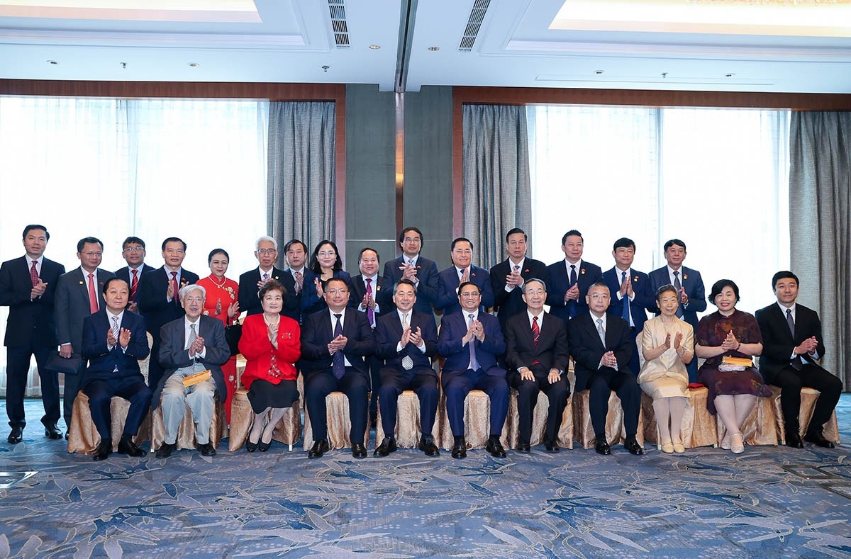 范明政总理与中国友好人士举行见面会 范明政总理与中国友好人士举行见面会