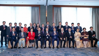 越中联合新闻公报：加强对两国人民的越中友好教育